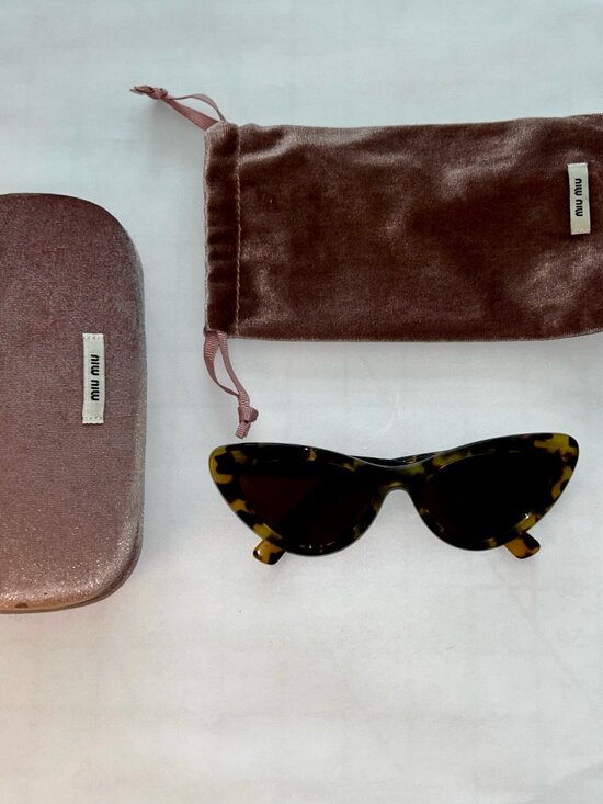 MIU MIU Sunglasses MU01VS - Excellent Condition - Case + Cover Included